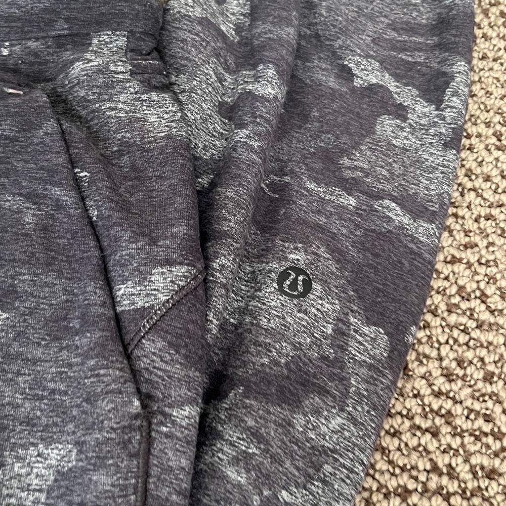 Lululemon camo joggers - Picture 6 of 7